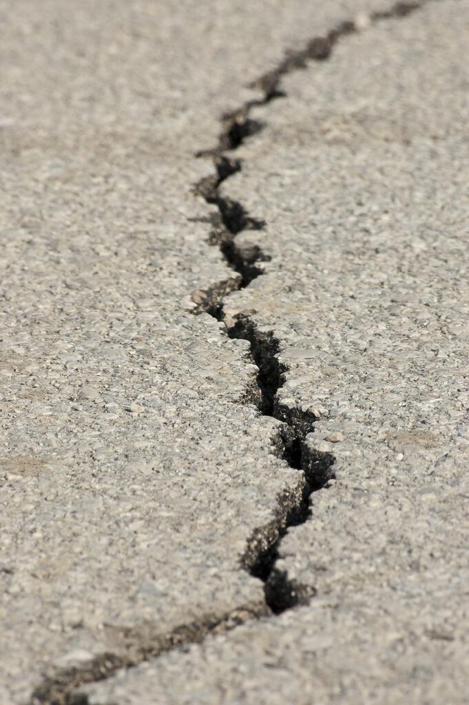 earthquake, fracture, asphalt-1665892.jpg